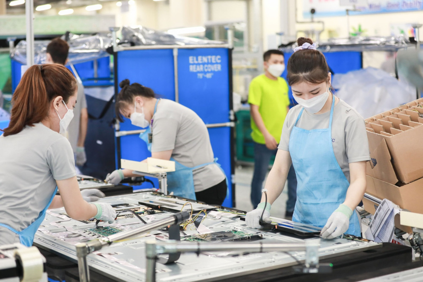 đặc điểm của xuất khẩu tư bản